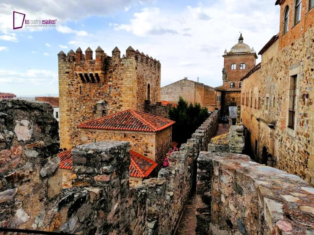 Las Cuatro Esquinas De Caceres Luaran gambar